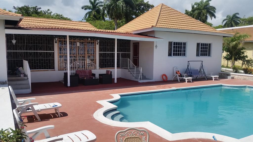 Bed and Breakfast The Retreat @ A Piece Of Paradise Montego Bay Pokoj fotografie